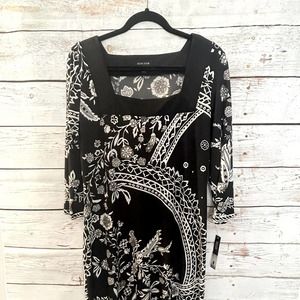 Vior Vior Back and White Floral Print Long-Sleeve Sheath Dress